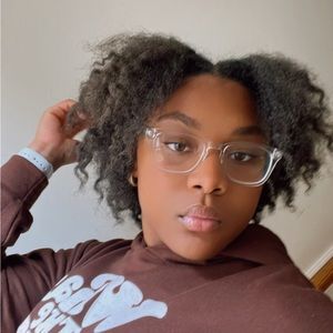 Meet your Posher, Danasia